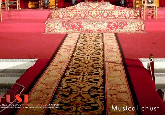 Pasarelas de diferentes dimensiones y alturas, para todo tipo de Eventos,. Dimensiones desde 1.25m a multiplós de 2.50m, y alturas desde 50cm hasta 1.25m, Gran versatilidad de montaje y formas en T, doble T, L, U, O etc.